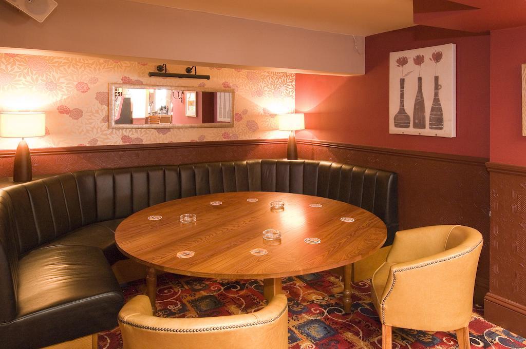 Station Hotel Глостер Экстерьер фото