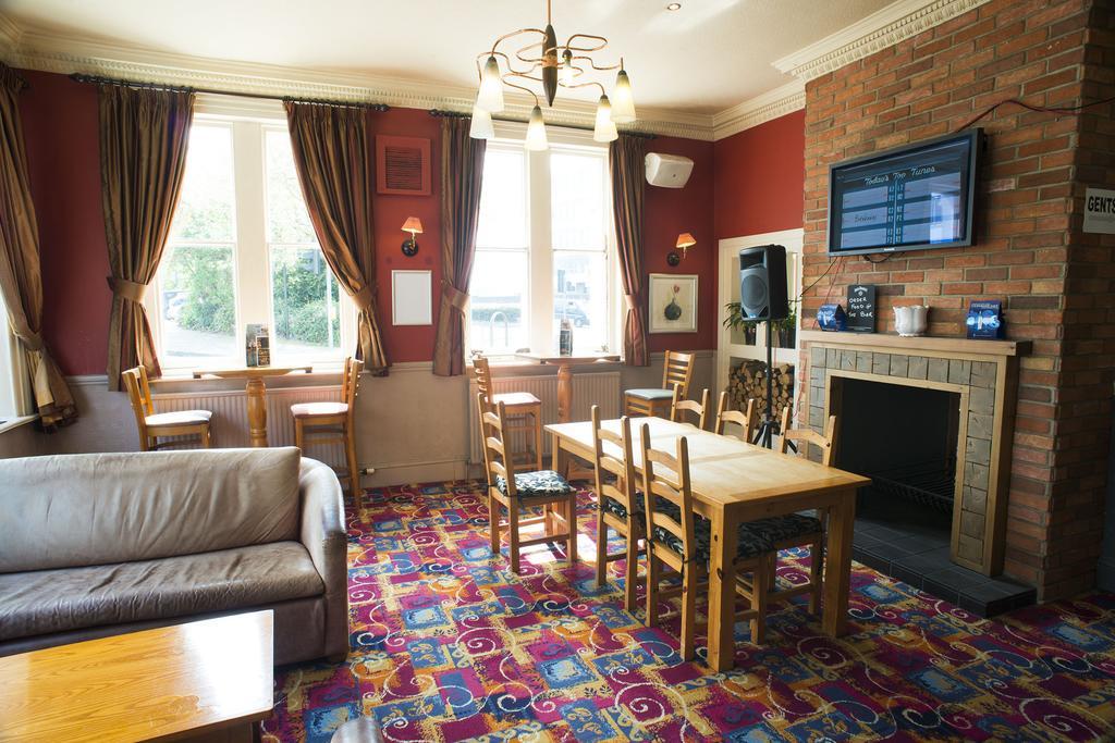 Station Hotel Глостер Экстерьер фото